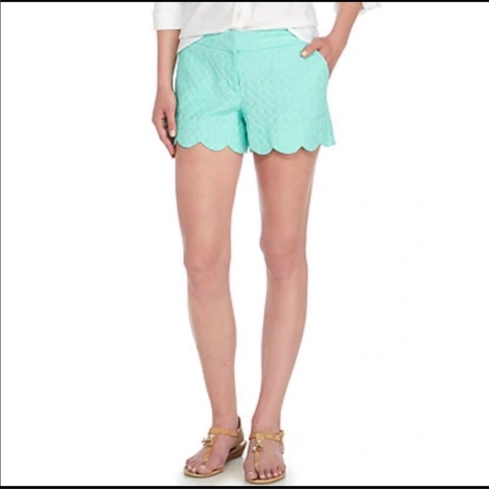 Crown & Ivy size 6 navy blue scallop hem shorts